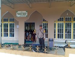 Ciptakan Rasa Aman Anggota Polsek Kuala Behe Laksanakan Pengamanan Sholat Jum’at