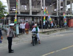 Polsek Mandor Amankan Sholat Jumat di Masjid Baitul Jama’iyah Desa Mandor