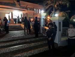 Personil Brimob Bko Polda Maluku dan Polsek Pulau Haruku Amankan Rangkaian Perayaan Paskah Jemaat GPM KARIUW, Jamin Keamanan Jemaat dalam Beribadah
