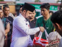 Respon Kebakaran Di Kecamatan Idi Rayeuk, Bupati Al- Farlaky Turun Ke Lokasi Salurkan Bantuan Masa Panik