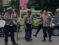 Salut, Kapolda Maluku Turun Atasi Kemacetan Panjang di Ambon