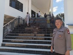 Untuk Memastikan Situasi Aman Polsek Ngabang Menempatkan Personilnya Untuk Pengamanan Sholat Jum’at