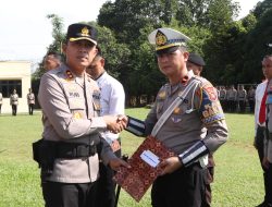 Kapolres Banyuasin Pimpin Upacara Pemberian Penghargaan Personil Yang Berprestasi dan Halal Bihalal