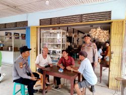Sambangi Warganya, Polisi Sambangi Warganya Sedang duduk Santai, Inilah Pesannya