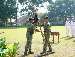 Tongkat kepemimpinan Resimen Armed 2 Kostrad berganti
