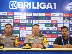 Pertandingan Perdana di Stadion Kanjuruhan Berjalan Tertib, Oknum Pelempar Bus Diburu
