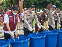 Polda NTB Musnahkan 2,9 Kg Sabu, Ratusan Gram Ganja dan Ribuan Botol Miras Hasil Operasi Maret–April 2025