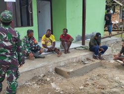 Silaturahmi Jangan Putus : Babinsa Kampung Yeflio Jalin Silaturahmi Dengan Komunikasi Sosial