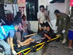 Kepedulian Polsek Driyorejo Bantu Evakuasi Orang Terlantar yang Tinggal di Pos Kamling Wedoroanom