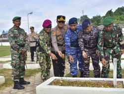 Ziarah Rombongan Peringati HUT ke-7 Koarmada III dan Pasmar 3 di TMP Tri Jaya Sakti Sorong