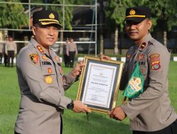Kapolres Lombok Barat Berikan Penghargaan untuk Teladan dan Pelayanan Publik