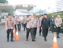 Kapolda Metro Jaya Tinjau Langsung Situasi Keamanan May Day 2025 di Sekitar Gedung DPR/MPR RI