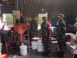 Babinsa Kunjungi Pabrik Tahu, Jalin Silaturahmi dan Awasi Keamanan
