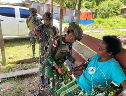 Satgas Yonif 762/Vira Yudha Sakti Laksanakan Pelayanan Kesehatan Keliling di Kampung Aisyo