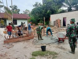 Personil Satgas TMMD Ke-124 Kodim 0320 Dumai Beri Harapan Baru, Perbaiki RTLH Untuk Warga Bukit Kayu Kapur