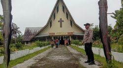 Berikan Rasa Aman Polsek Air Besar Lakukan Pengamanan Ibadah Gereja
