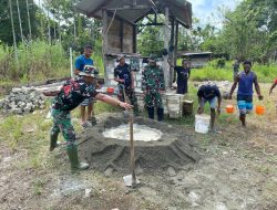 Dengan Semangat Gotong Royong Di Perbatasan Papua, Satgas Yonif 131/Brajasakti Bersama Masyarakat Membangun Gereja
