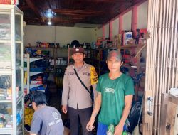 Laksanakan Patroli, Bhabinkamtibmas Polsek Kuala Behe Dialogis Beri Himbauan Kepada Warga