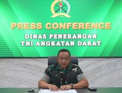 TNI AD Bantu Proses Pemakaman Korban Ledakan Amunisi di Garut