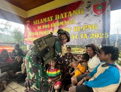 Satgas TNI Berikan Pengobatan Gratis, Warga Eronggobak di Puncak Papua Antusias