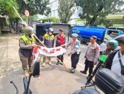 Tiga Pilar Di Kembangan Tertibkan 52 Atribut Ormas dalam Operasi Berantas Jaya 2025
