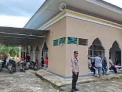 Bhabinkamtibmas Laksanakan Pengamanan Ibadah Sholat Jumat, Wujud POLRI Hadir Di Tengah Masyarakat