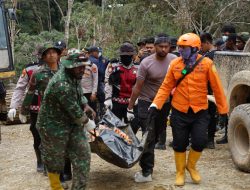 Hari Ke-5 Penanganan Banjir Bandang, Karo Ops Polda Papua Barat Tinjau Lokasi Bencana di Pegunungan Arfak