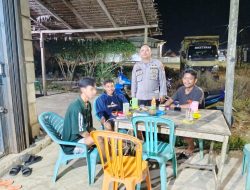 Antisipasi Premanisme dan Debt Collector, Polsek Sengah Temila Giatkan Patroli Malam Sambangi Warga