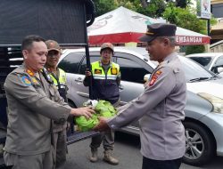 Polsek Kembangan Kembali Gelar Operasi Penertiban yg Atribut Ormas di Wilayah Jakarta Barat bersama Tiga Pilar