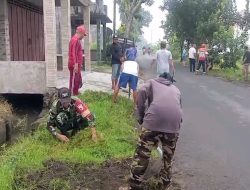 Jumat Bersih Bersama Babinsa Kelurahan Klampok Dan Warga, Kerja Bakti Wujudkan Lingkungan Bersih Dan Sehat