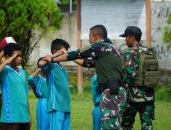 Tumbuhkan Jiwa Kedisiplinan, Satgas Yonif 131/Brajasakti Latih Siswa SD Inpres Wonorejo di Perbatasan Papua