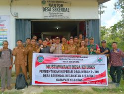 Bhabinkamtibmas Polsek Air Besar Hadiri Musdes Sus Pembentukan Koperasi Desa Merah Putih