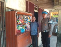 Sambagi warga Pada Saat Berpatroli, Personil Polsek Menjalin Sampaikan Pesan Kamtibmas