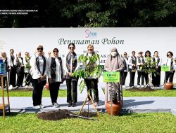 Ibu Selvi Gibran Rakabuming Mengunjungi Dua Lembaga Pendidikan di Kecamatan Bantimurung