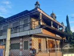 Wakapolres Metro Jakarta Barat Serahkan Bantuan 100 Sak Semen dan AC untuk Renovasi Masjid Al Ikhlas Tambora