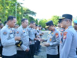 Wakapolda Maluku Pimpin Pemeriksaan Personel dan Kendaraan Dinas Polri di Lapangan Tahapary