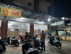 Cegah Pencurian, Anggota Polsek Mandor Laksanakan Patroli Malam dan Temui Warga