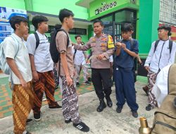 Bhabinkamtibmas Kemanggisan Pantau Bubaran Pelajar, Cegah Tawuran dan Nongkrong di Jalan