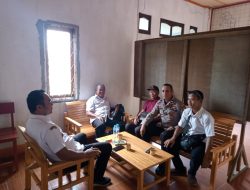 Dengan Secangkir Kopi, Kanit Binmas Ajak Kades Keranji Mancal Bersama Jaga Keamanan