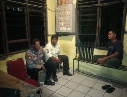 Cegah Pencurian Rumah Kosong dan Curanmor, Personel Polsek Mandor Laksanakan Patroli Malam Temui Warga