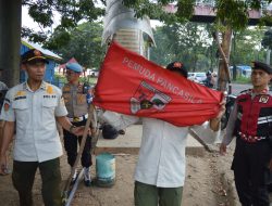 Ciptakan Rasa Aman, Polsek Kalideres dan 3 Pilar Tindak Parkir Liar dan Turunkan Bendera Ormas