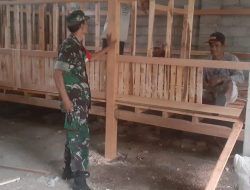 Babinsa Musuk Bantu Pembuatan Kandang Di Desa Lampar