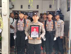 Wakapolres Gresik Pimpin Upacara Pemakaman Almarhum Iptu Soleh
