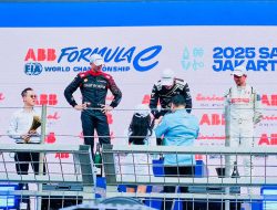 Mewakili Presiden FIA Bersama Gubernur Pramono Anung dan Hasyim Joyohadikusumo, Ketum IMI Bamsoet Kalungkan Medali FIA Kepada the winner of the 2025 Jakarta E-Prix dan Tegaskan Kesuksesan Gelaran Formula-E Prestasi Seluruh Masyarakat Indonesia