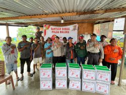 Personel Dit Samapta Polda Maluku Salurkan 50 Paket Bansos di Ambon