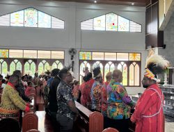 Kapolres Maybrat Mengikuti Ibadah Misa Syukur Uskup Keuskupan Timika di Paroki Santo Yosep Ayawasi