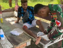 Sentuhan Kemanusiaan di Perbatasan, Satgas Yonif 131/Brajasakti Bantu Warga yang Terluka