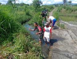 Babinsa Dan Warga Kerja Bakti Jaga Kelancaran Irigasi