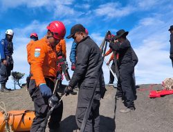 Evakuasi Dramatis di Rinjani: Tim SAR NTB Berjuang Selamatkan Pendaki Asal Brasil