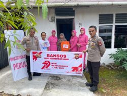 Polsek Sebangki dan Bhayangkari Landak Salurkan Bantuan Sosial Sambut Hari Bhayangkara ke-79